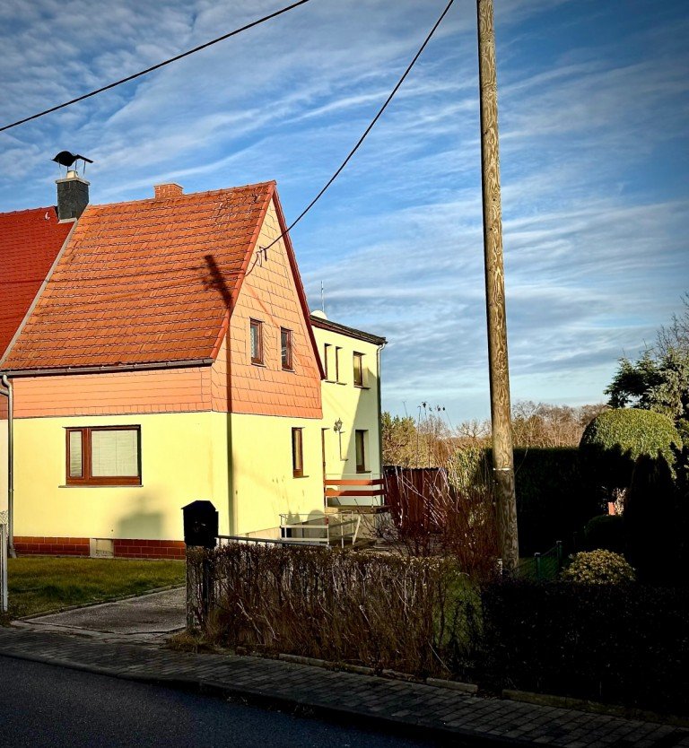 Hauptbild: +++ RESERVIERT +++ Potential (DHH) in Siedlungslage von Neustadt i. Sa. zu verkaufen.